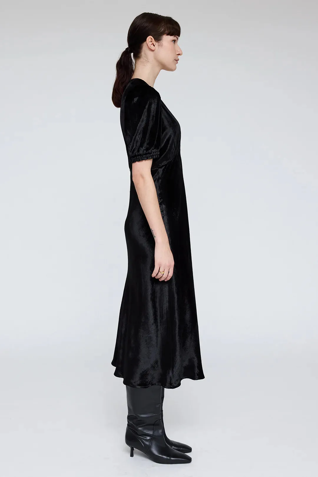 Bella Dress in Black