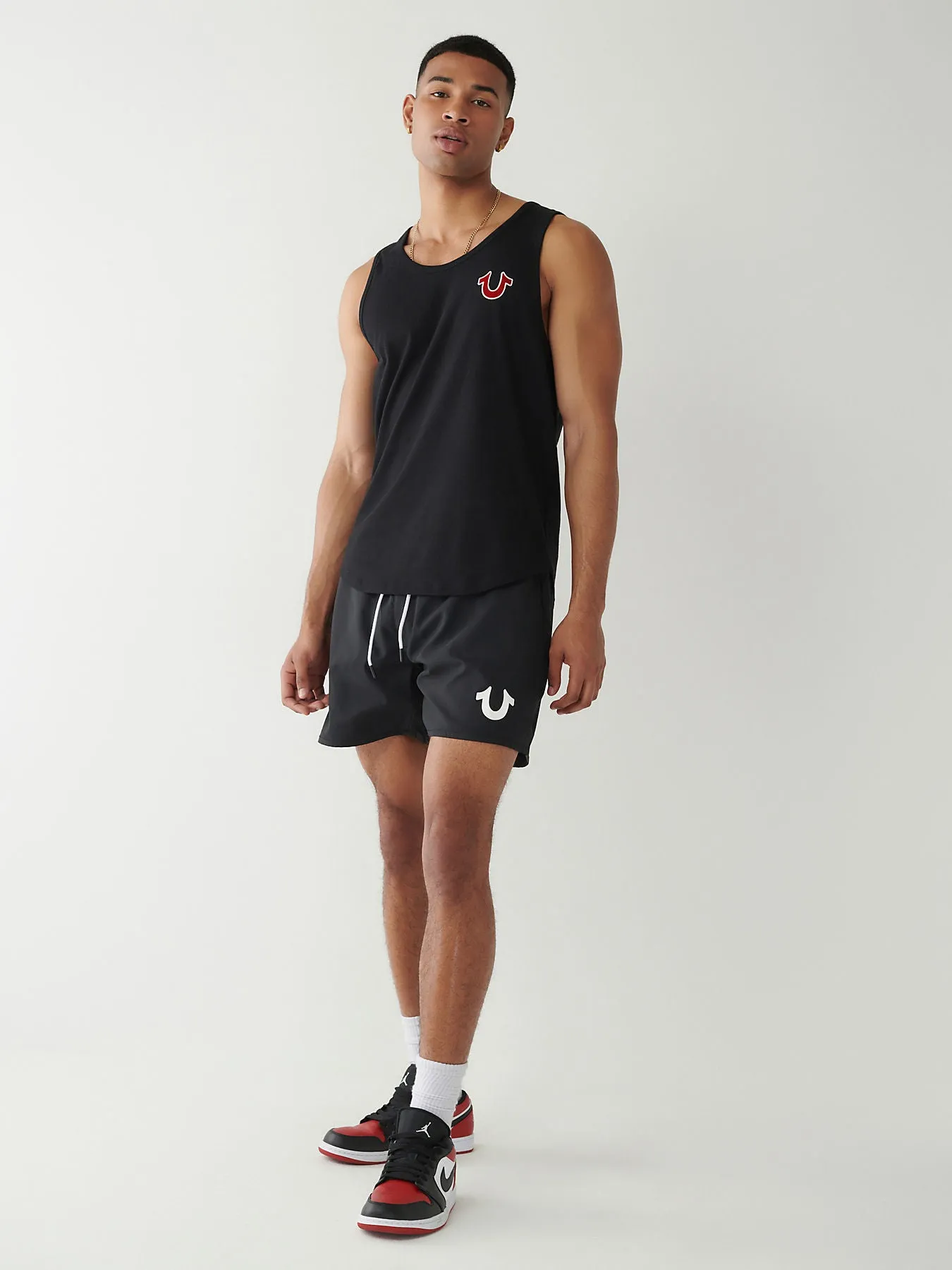 True Religion Men Black Solid Mid-Rise Loose Fit Above Knee Shorts